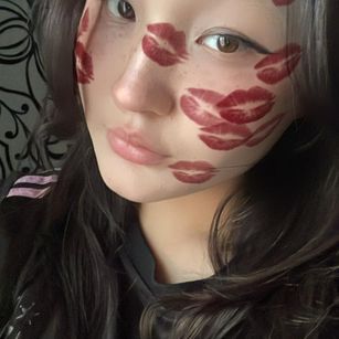 Model - KimmiBoom sexygirl