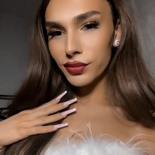 Model - AlbaKilian femdom