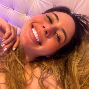 Model - Heidy Kung feet