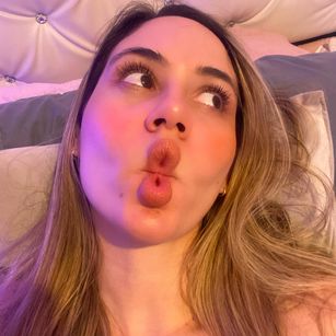 Model - Heidy Kung dildo