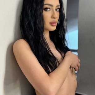 Model - VictoriaLane fetish