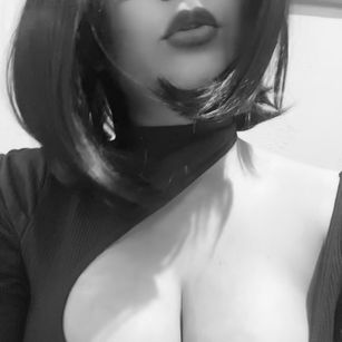 Model - Beth_Elisa sensual