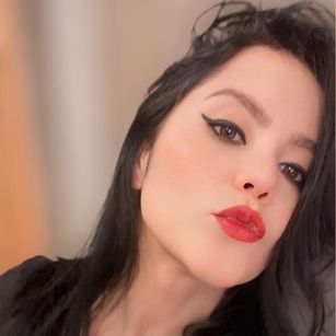 Model - Beth_Elisa polite