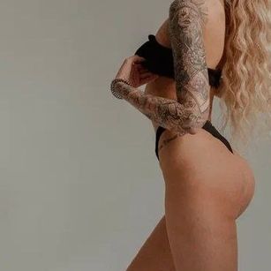 Model - LisaDisney deepthroat