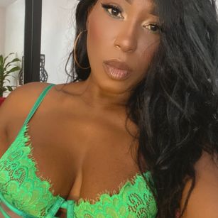 Model - Alaiya blowjob