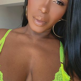 Model - Alaiya dildo