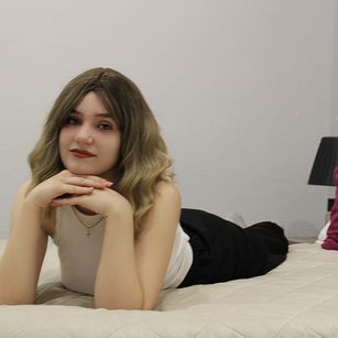 Model - MilenaFord striptease