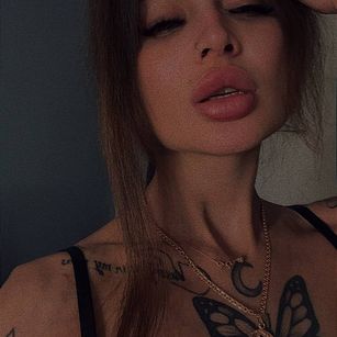 Model - Patricia_Cox dildo