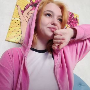 Model - LucyGoldi ass