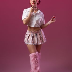 Model - Lilith Cary latina