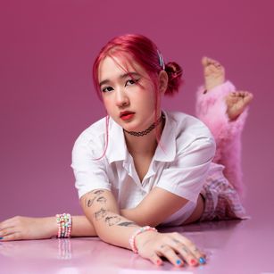 Model - Lilith Cary feet