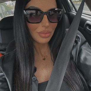 Model - Sophie squirt