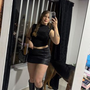 Model - HannaCutte sloppy