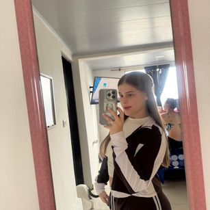 Model - HannaCutte feet