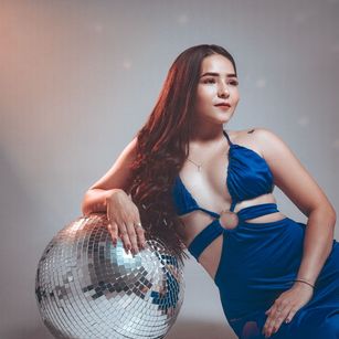 Model - Manelyks cum