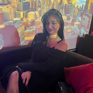 Model - bella_bagira brunette