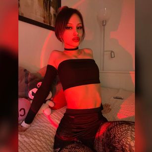 Model - MoonlightQueen findom