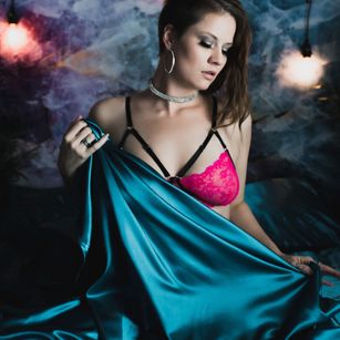 Model - Nova Ramone blowjob