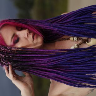 Model - Nova Ramone feet