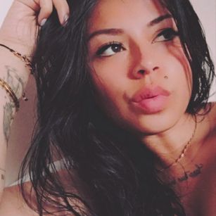 Model - Lexyarla latina