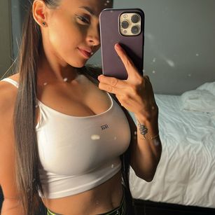 Model - MissNath tetasgrandes