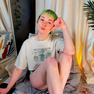 Model - Agathakisa dildo