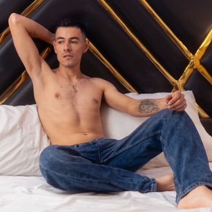 Model - AntonyThompsom bigcock