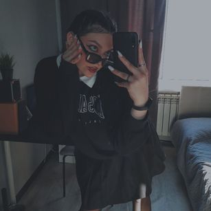 Model - Selina brunette