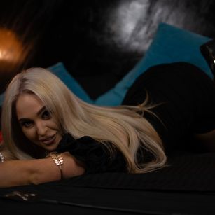 Model - Bia Kristal stockings