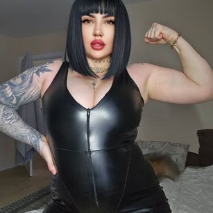 Model - allaloveyou bdsm