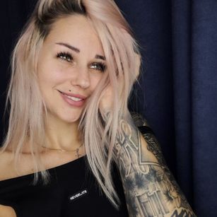 Model - LisaDisney lovense