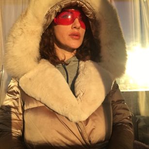 Model - Dakota blondie