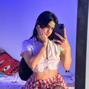 Model - SaraAndHim DeepTrhoat