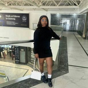 Model - JULIETTE NTHABISENG shavedpussy