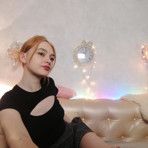 Model - LucyGoldi mistress