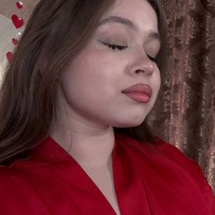 Model - Eva Moore cum