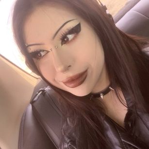 Model - Venomeovvv young