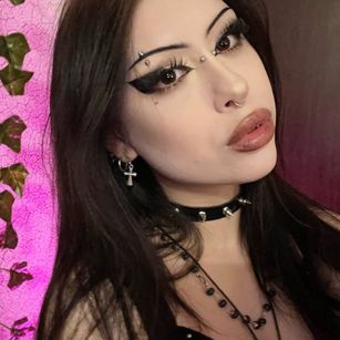 Model - Venomeovvv goth