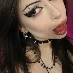 Model - Venomeovvv rockgirl