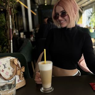 Model - MikyLust ass