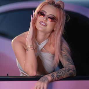 Model - MikyLust naked