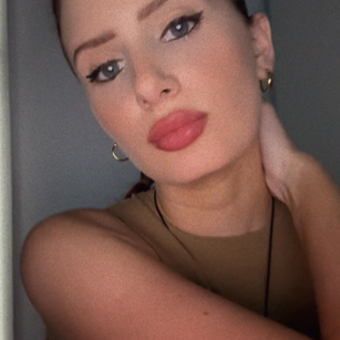 Model - Nicki cachondo