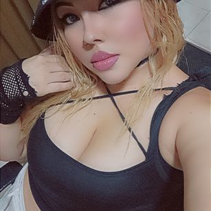 Model - kendal fumarcigarrillo