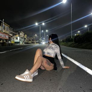 Model - MarilynCampbel touchme