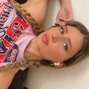 Model - Nicki copada