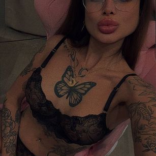 Model - Patricia_Cox striptease