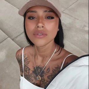 Model - Sarah Monroe latina