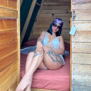 Model - Sennia Bella squirt