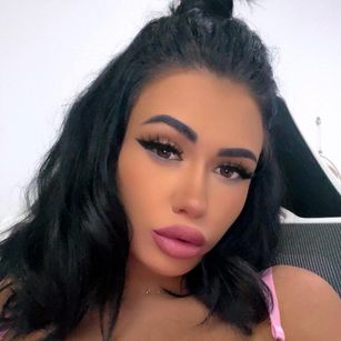 Model - JeniferLanne dildo