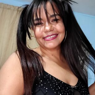 Model - Sophie Harris milf